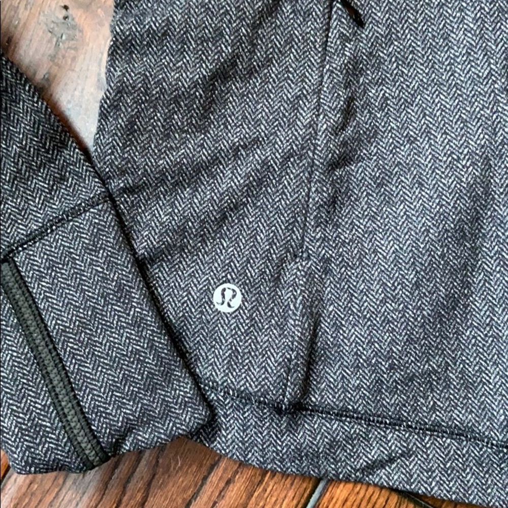 Lululemon houndstooth long sleeved top size 8 - Picture 4 of 5
